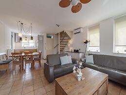 Nice Holiday Home With Washing Machine, in a Holiday Park 200m. From t