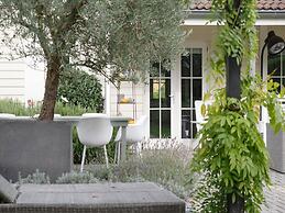 Nice Holiday Home With Washing Machine, in a Holiday Park 200m. From t