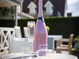 Nice Holiday Home With Washing Machine, in a Holiday Park 200m. From t