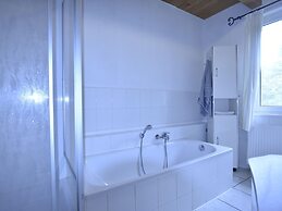 Spacious Apartment in Boddin With Garden
