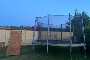 Terraced House With Pool and Sauna, Sieciemin