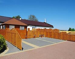 Terraced House With Pool and Sauna, Sieciemin