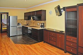 Terraced House With Pool and Sauna, Sieciemin