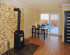 Terraced House With Pool and Sauna, Sieciemin