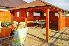 Terraced House With Pool and Sauna, Sieciemin