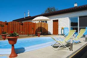 Terraced House With Pool and Sauna, Sieciemin