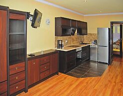 Terraced House With Pool and Sauna, Sieciemin