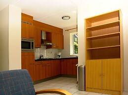 Spacious Holiday Home With Wifi, 20 km From Assen