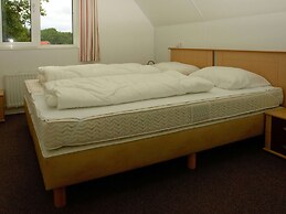 Spacious Holiday Home With Wifi, 20 km From Assen