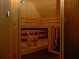 Spacious Holiday Home With Wifi, 20 km From Assen