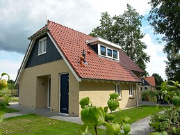 Spacious Holiday Home With Wifi, 20 km From Assen