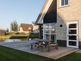 Luxury Villa With Sauna and Jacuzzi at the Lake