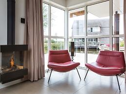 Luxury Villa With Sauna and Jacuzzi at the Lake