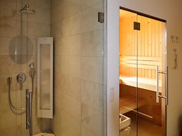 Luxury Villa With Sauna and Jacuzzi at the Lake