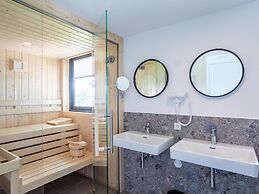 Beautiful Villa With Lots of Comfort, Near North Sea Beach