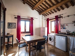 Charming Apartment in Ascoli Piceno Near Village