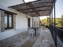 Charming Apartment in Ascoli Piceno Near Village