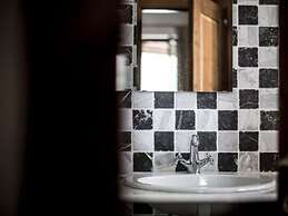 Charming Apartment in Ascoli Piceno Near Village