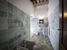 Charming Apartment in Ascoli Piceno Near Village