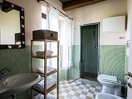 Charming Apartment in Ascoli Piceno Near Village