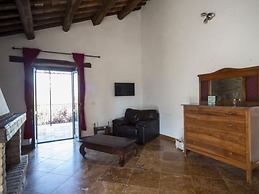 Charming Apartment in Ascoli Piceno Near Village