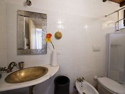 Charming Apartment in Ascoli Piceno Near Village