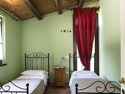 Charming Apartment in Ascoli Piceno Near Village