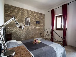 Charming Apartment in Ascoli Piceno Near Village