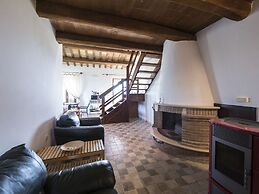 Charming Apartment in Ascoli Piceno Near Village