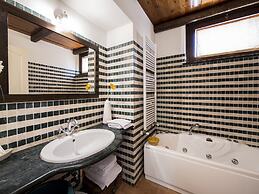 Charming Apartment in Ascoli Piceno Near Village