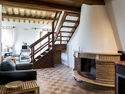 Charming Apartment in Ascoli Piceno Near Village