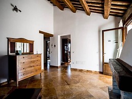 Charming Apartment in Ascoli Piceno Near Village