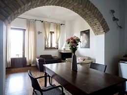 Charming Apartment in Ascoli Piceno Near Village
