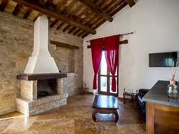 Charming Apartment in Ascoli Piceno Near Village