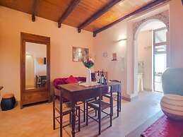 Charming Apartment in Ascoli Piceno Near Village