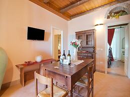 Charming Apartment in Ascoli Piceno Near Village