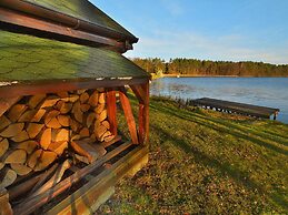Holiday House by the Lake With a Fireplace