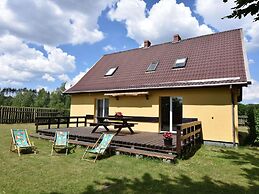 Cottage in a Quiet Location by the Lake Mausz, Parchowo in Kashubia