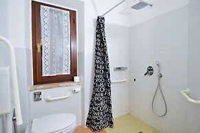 Cosy Apartment in Mantignana With Private Terrace