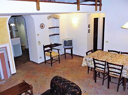 Cosy Apartment in Mantignana With Private Terrace