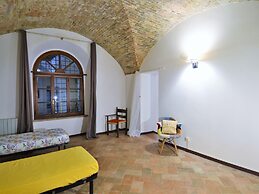 Cosy Apartment in Mantignana With Private Terrace