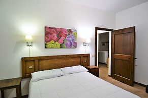 Cosy Apartment in Mantignana With Private Terrace