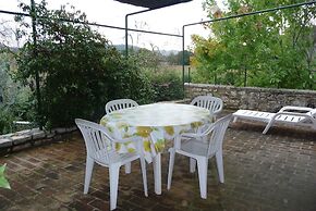 Cosy Apartment in Mantignana With Private Terrace