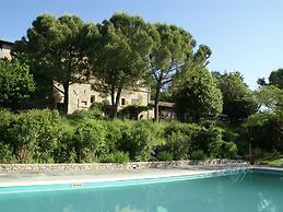 Cosy Apartment in Mantignana With Private Terrace