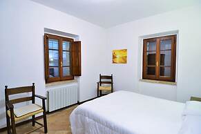 Cosy Apartment in Mantignana With Private Terrace