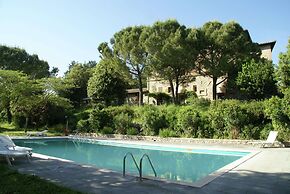 Cosy Apartment in Mantignana With Private Terrace