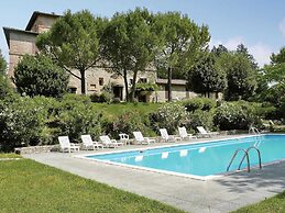 Cosy Apartment in Mantignana With Private Terrace
