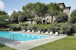 Cosy Apartment in Mantignana With Private Terrace