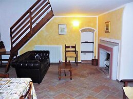 Cosy Apartment in Mantignana With Private Terrace