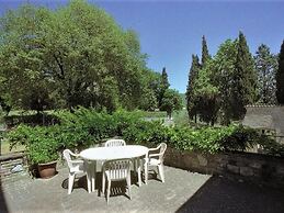 Cosy Apartment in Mantignana With Private Terrace
